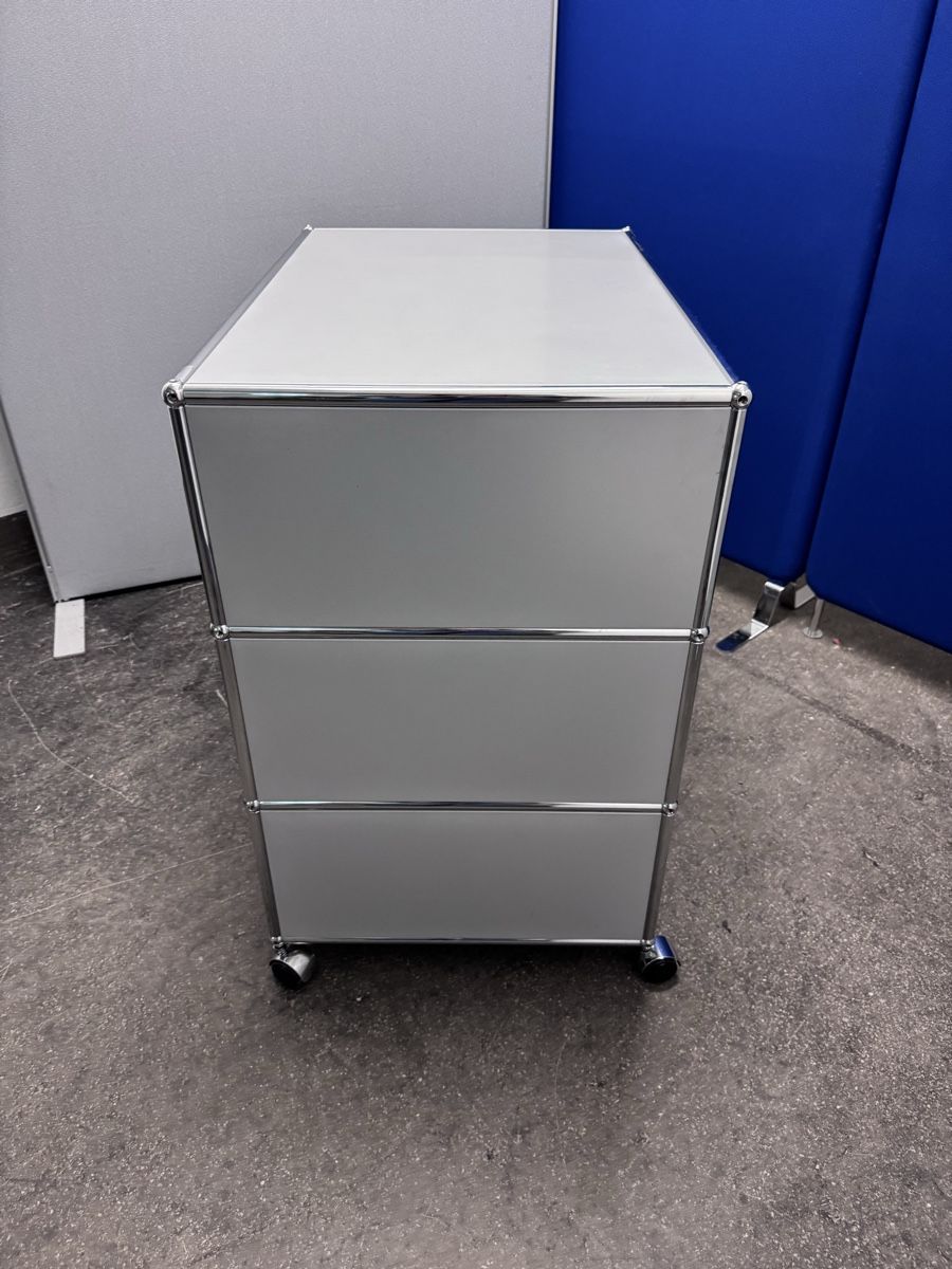 USM Banconi: USM Haller Sideboard/Rollcontainer mit 2 Schubladen – Usato da Bern venduto da samryan 4