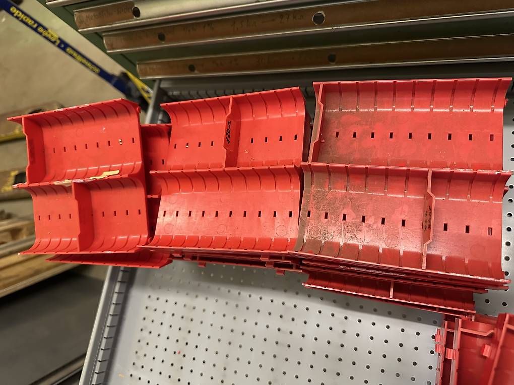 Lista Tutti gli attrezzi: 32 Stk. gebrauchte Lista Einteilungen 15x15cm – Usato da Necker venduto da liq24 2