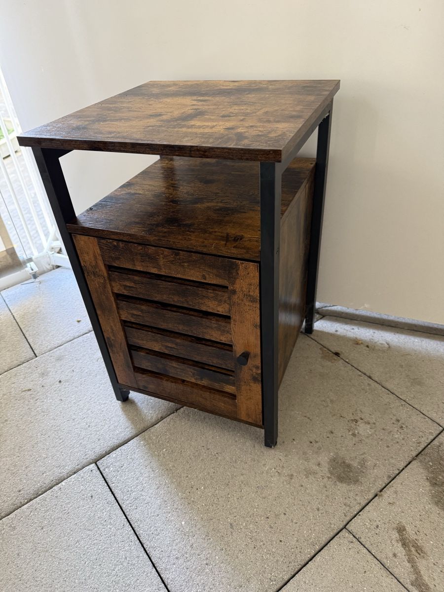 Comodini: Wood and metal side table – Usato da Ennetbaden venduto da pro_l2v7 1