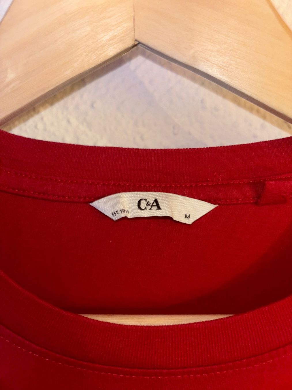 C&A T-shirt: Uni rotes Shirt – Usato da Rutschwil venduto da win.JL 1