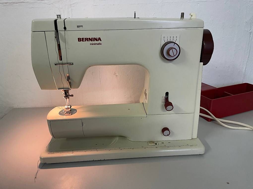 Bernina Macchine da cucire: machine a coudre Bernina 807 – Usato da La Croix (Lutry) venduto da netrajet 1