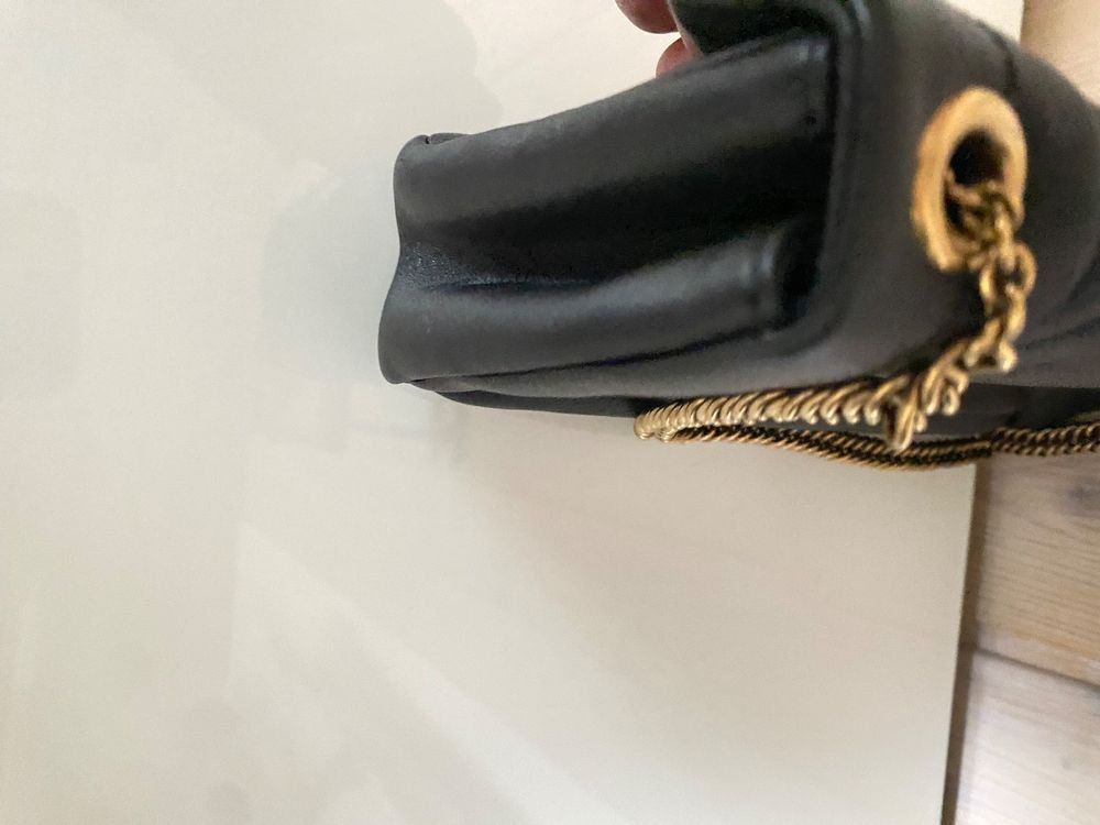 Bally Taschen für Damen: Schicke schwarze Ledertasche mit goldener Kette – Neu (gemäss Beschreibung) aus Rothrist von lil_tg5m 5
