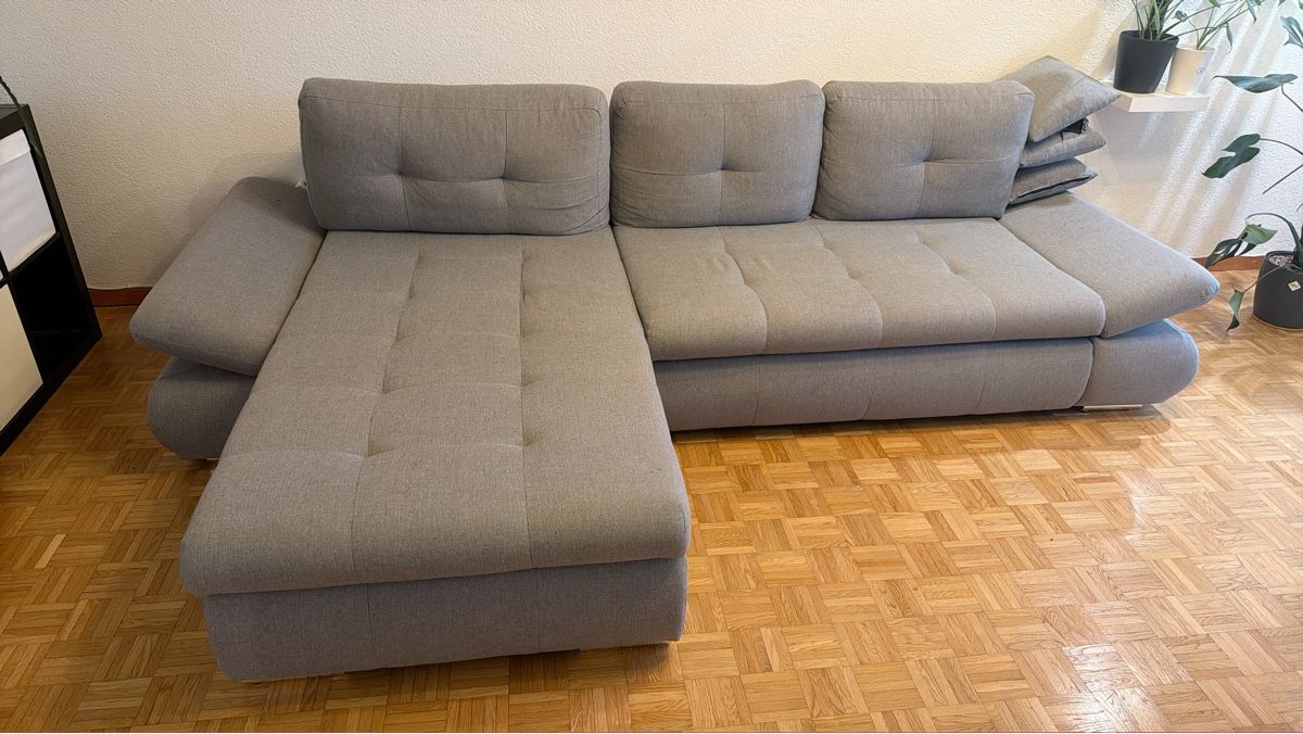 Sofas: Ecksofa grau mit Schlaffunktion – D'occasion à Wolfhausen par sky-n-sand