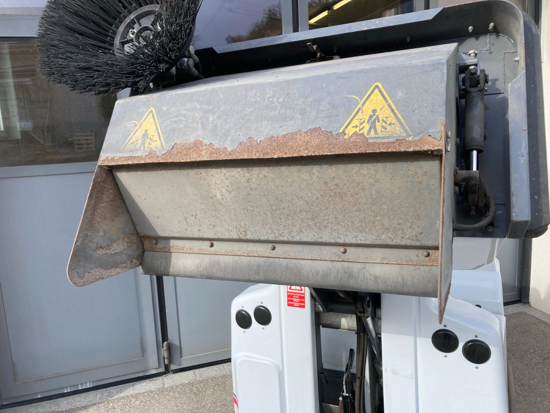 Tutte le macchine: Kehrsaugmaschine Dulevo 1100 – Usato da Gundetswil venduto da volg09 8