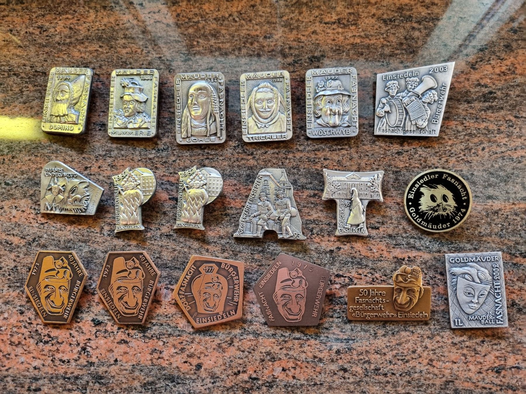 Placchette & Badge: Fasnachts-Plaketten Sammlung, Einsiedeln  Top! – Usato da Trachslau venduto da bastet06