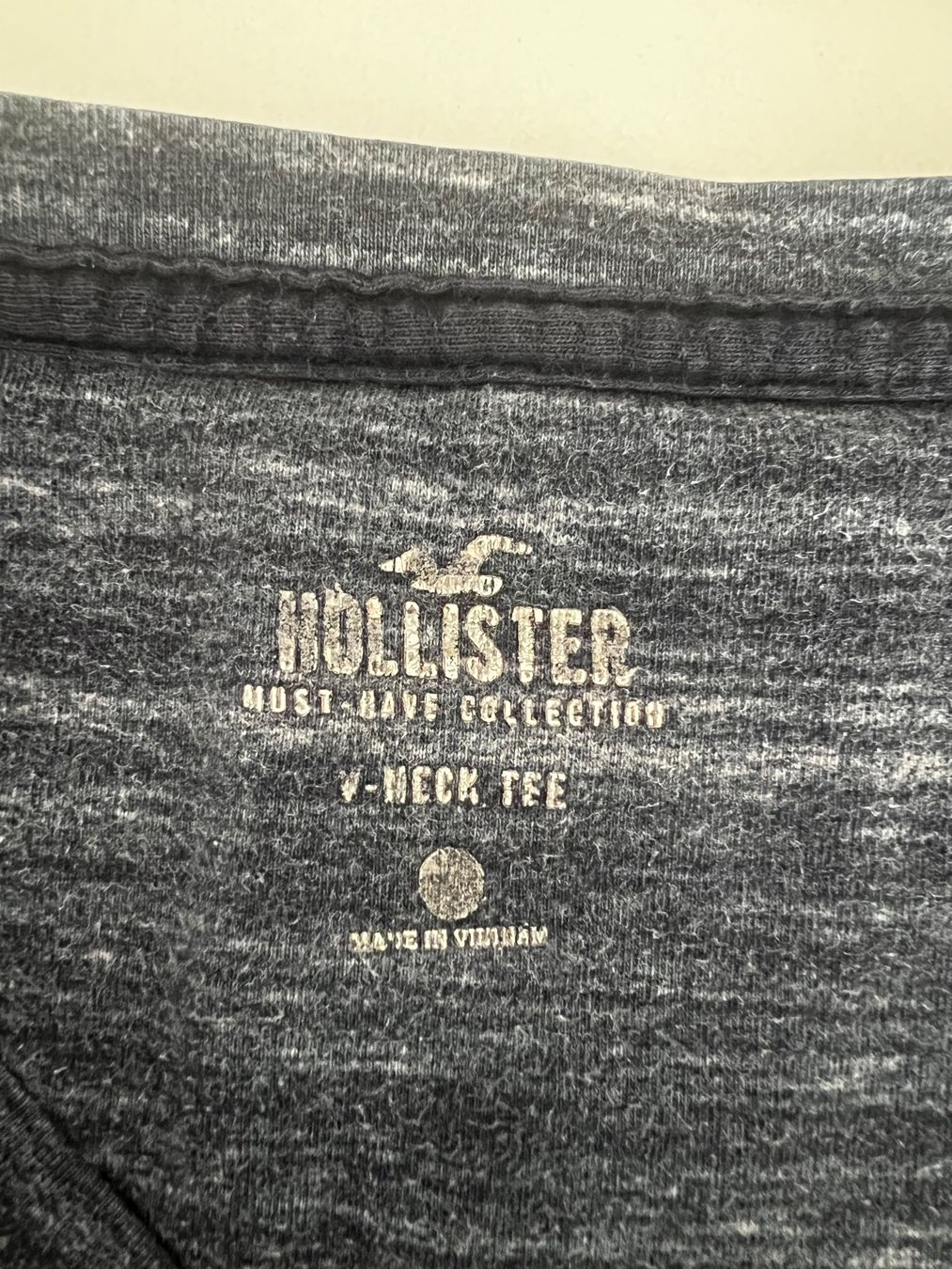 Hollister T-shirt: Hollister V-Neck Shirts 2er-Set – Usato da Lenzburg venduto da impulsive-buyer 3