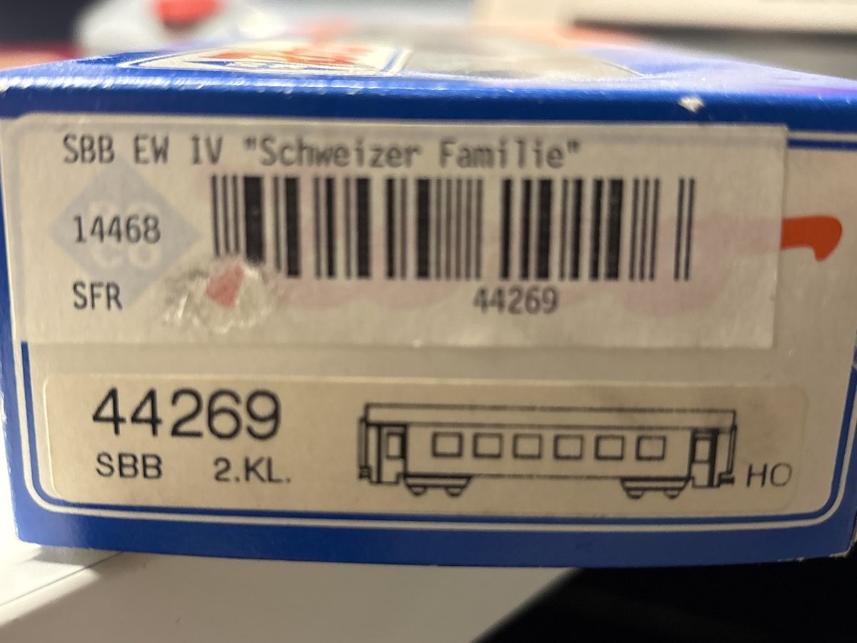 Roco Modelleisenbahnen: Roco 44269 Schweizer Familie – Gebraucht aus Rothenburg von Vanzonk 1