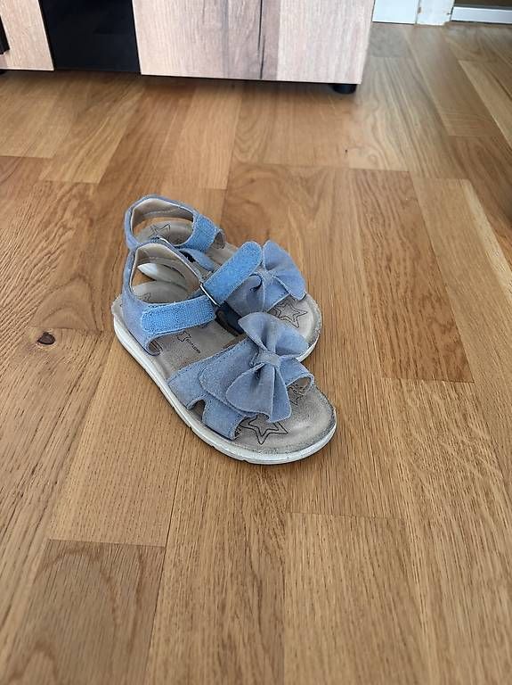 Scarpe per ragazze: Sandalen Gr 26 – Usato da Zürich venduto da Brooke