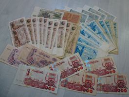 Lot ++ 49 Stück alte Banknoten aus Algerien ab 1977