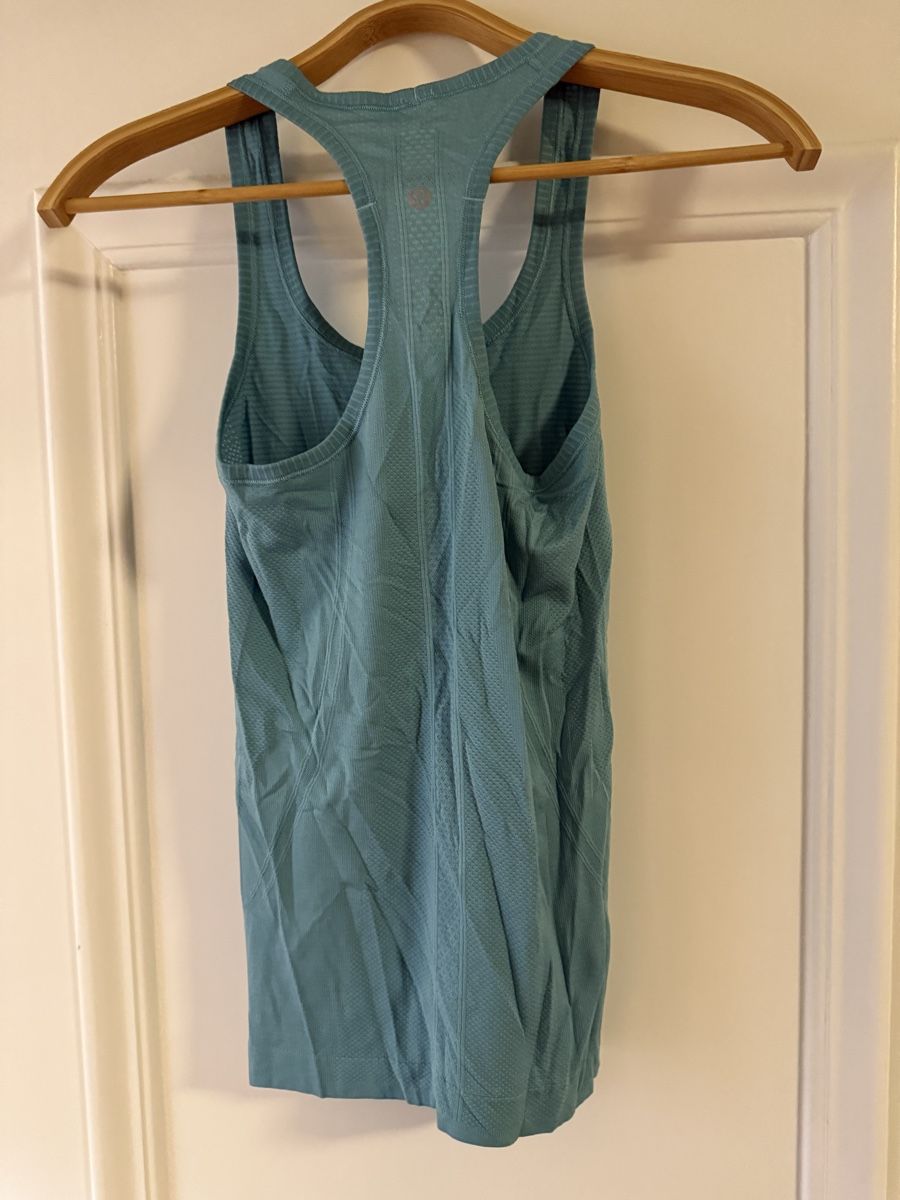 Lululemon Top: Lululemon Swiftly Tech Tank Top (long) Turquoise – Usato da Zürich venduto da mul_ldm9 1