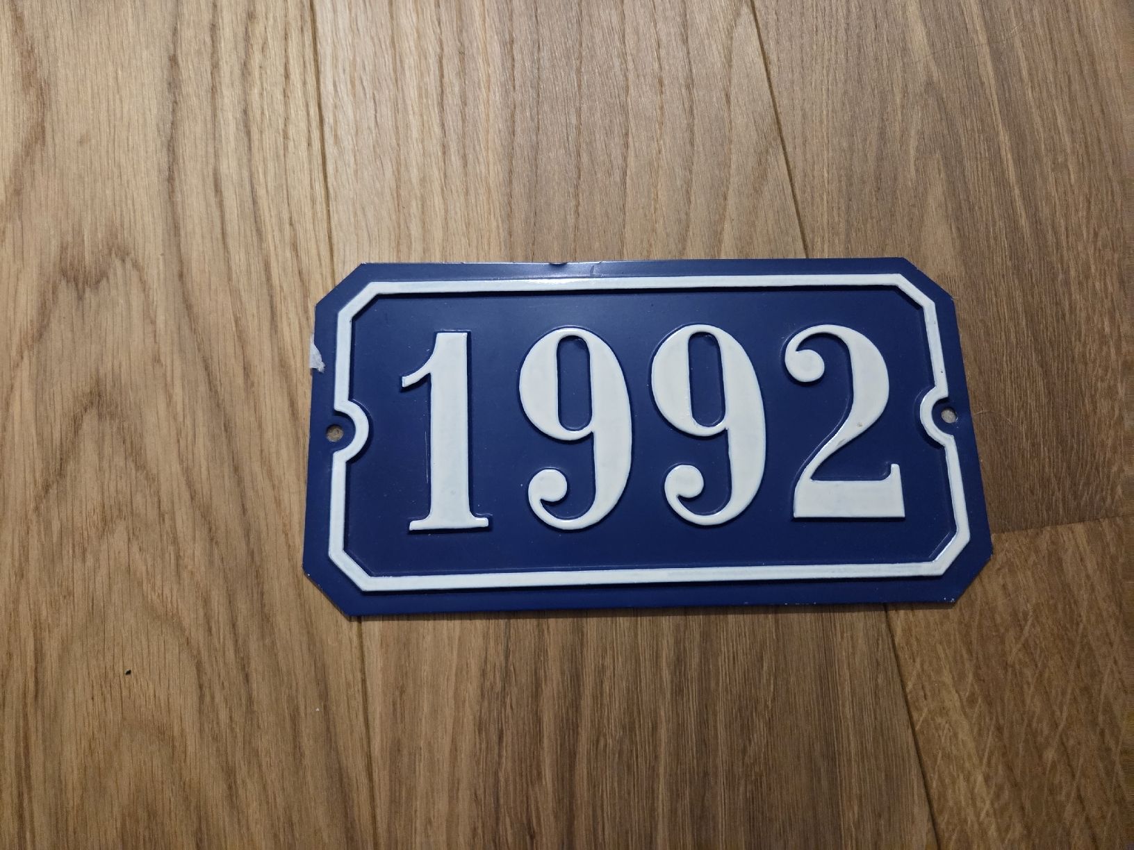 Insegne: Hausnummer 1992 Kunststoff – Usato da Uezwil venduto da Jillenzio