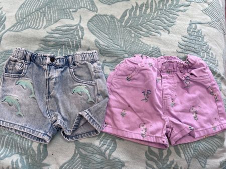 2 x Jeansshorts, Größe 104
