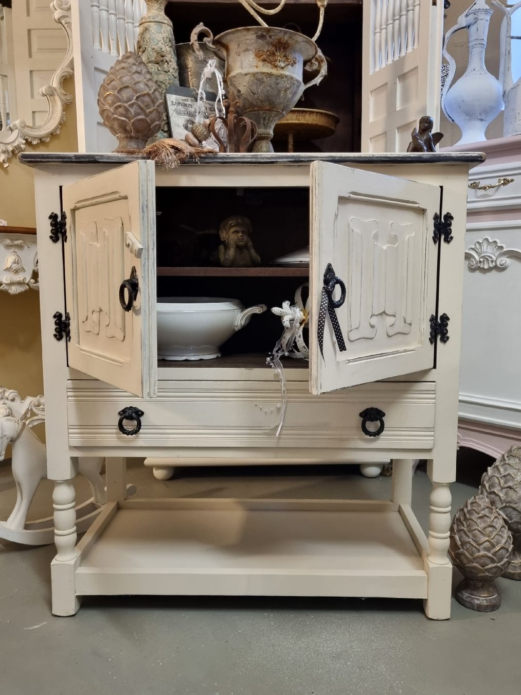 Cassettiere: Edle Tudor Kommode Schrank*Atelier-elisa – Usato da Wohlen AG venduto da Atelier-Elisa 1