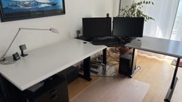 Grosser Eckbürotisch mit viel Platz für Homeoffice