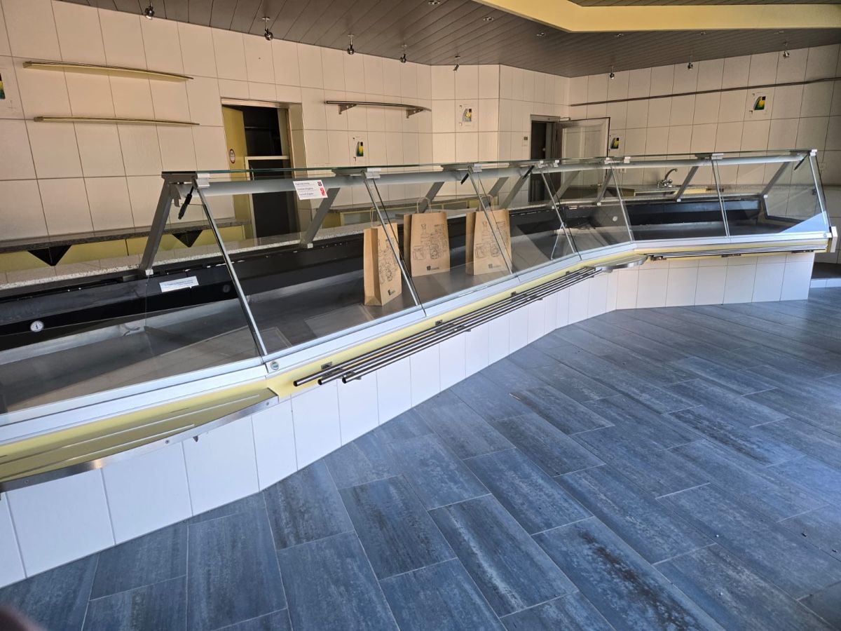 Equipement de magasin & Foires: Verkaufstheke – D'occasion à Schmidrüti par nathalie.18