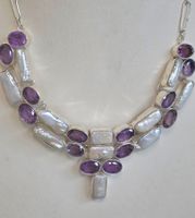 Elegante Halskette mit Süsswasserperlen und Amethysten CH...