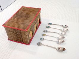 6 versch. Souvenir-Mokkalöffeli, zum Teil in Silber