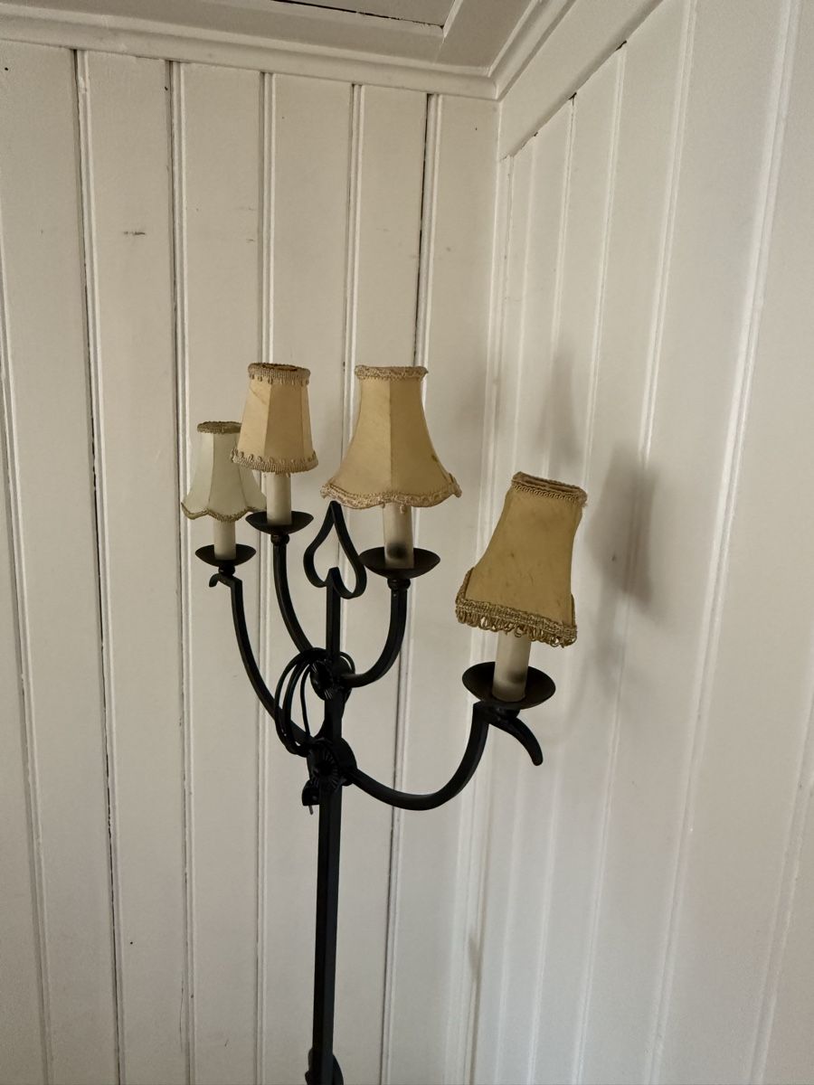 Toutes les décorations: Antik Ständerlampe geschmiedet – D'occasion à Siebnen par rocardo 1