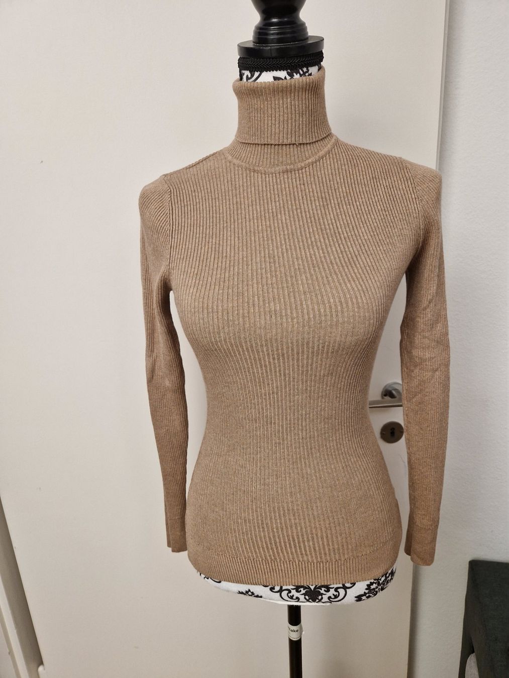 Pullover & Sweatshirts: Zwei Damen Rollkragenpullover gerippt, Gr. M, khaki/braun – Neu (gemäss Beschreibung) aus Glattbrugg von mas_75t2 2