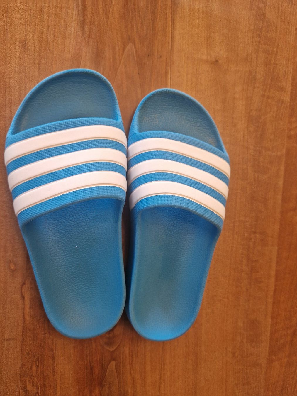 Adidas Scarpe per ragazzi: Adiletten / Badeschuhe / Badelatschen ca 33 – Usato da Giswil venduto da monimaus08