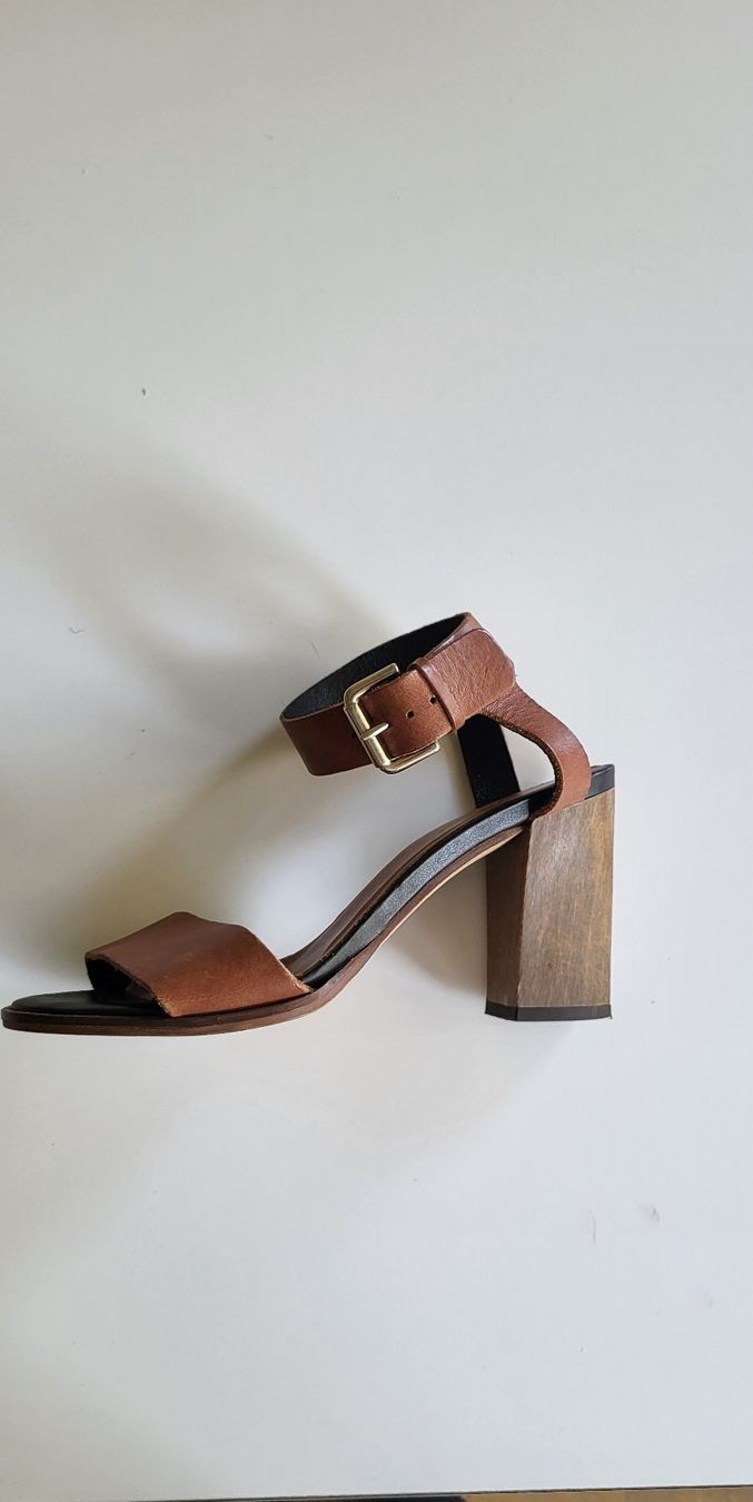 Scarpe da donna: Schöne, mittelbraune, schlichte Riemchensandalen – Usato da Zürich venduto da csa02 1