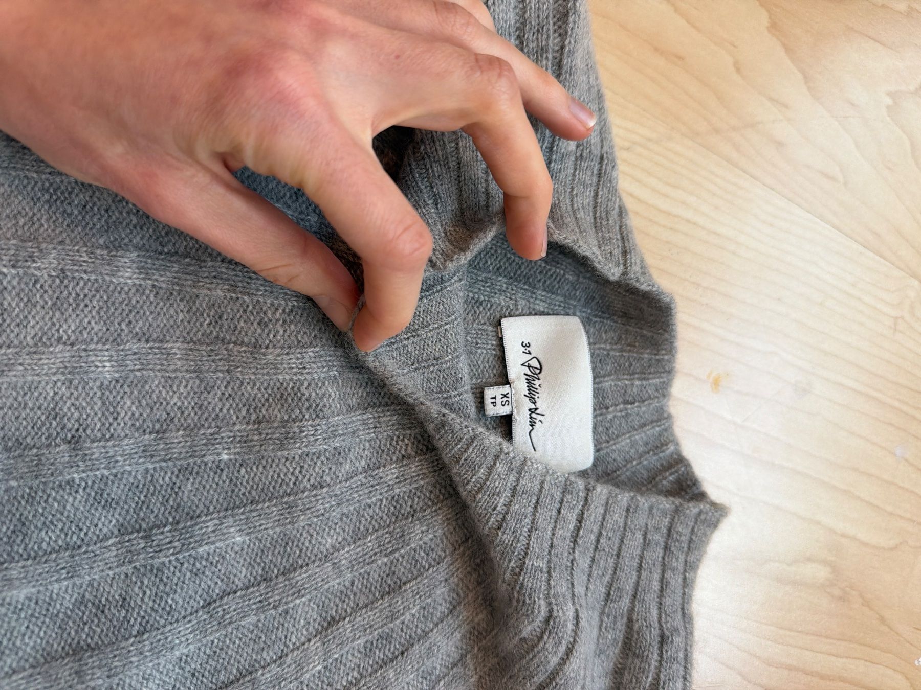 Phillip Lim Maglioni & Felpe: Pullover 3.1 Phillip Lim grau gerippt Grösse XS gebraucht – Nuovo (secondo la descrizione) da Hettlingen venduto da blu_tb6z 1