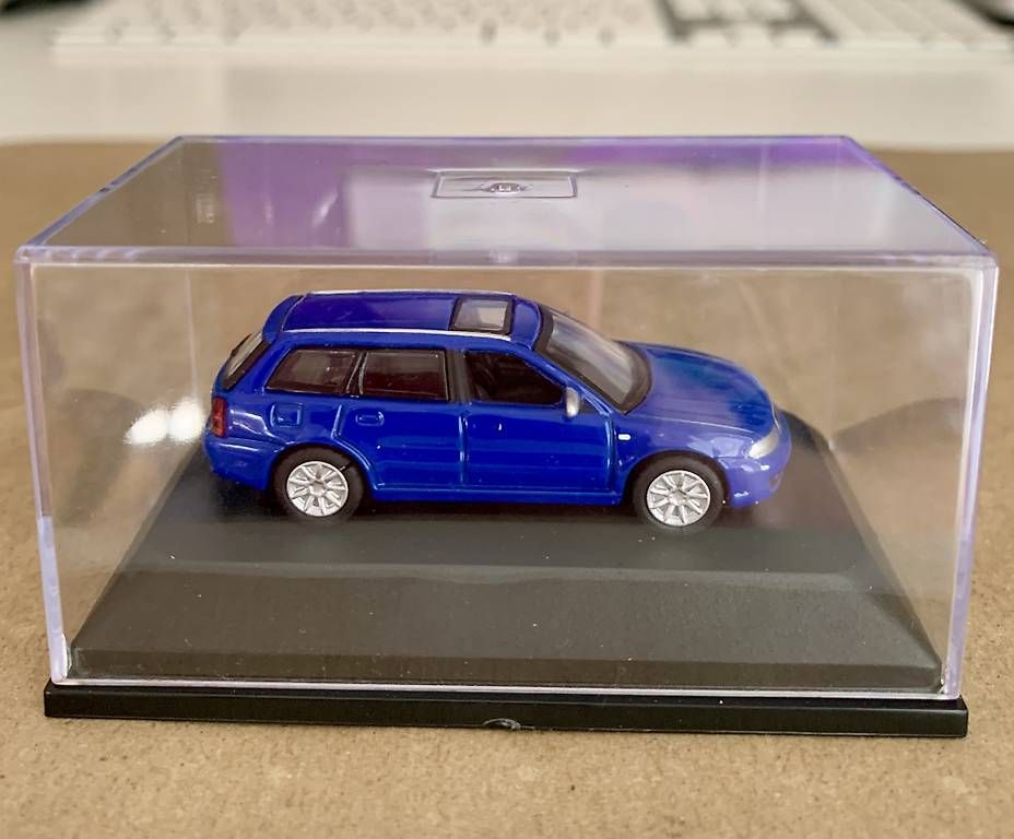 Modellini d'auto: Audi B5 RS4 Avant Modell – Usato da Bonstetten venduto da Guten 1