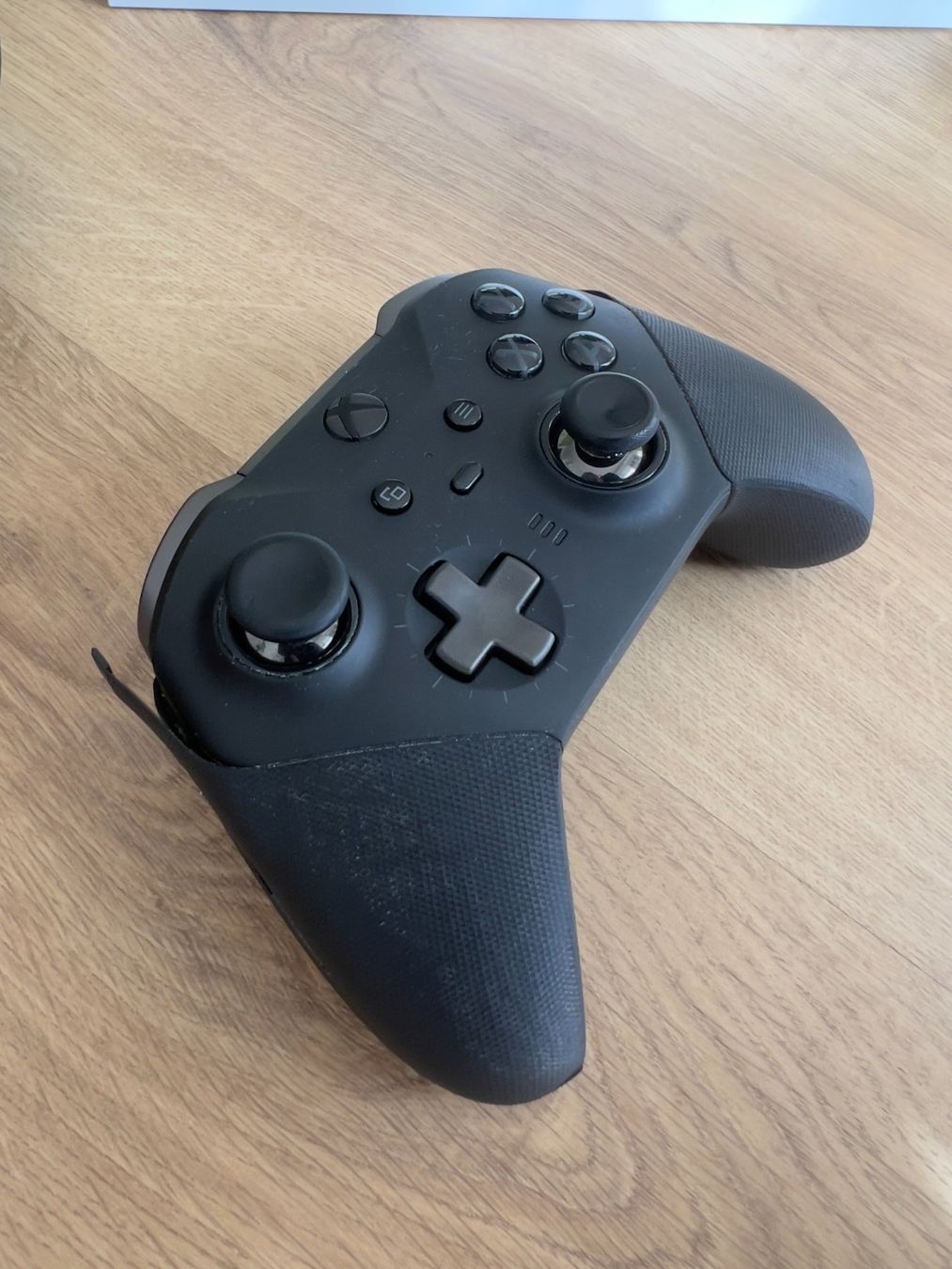Microsoft Konsolen: Xbox Series S Konsole mit Elite Series 2 Controller – Gebraucht aus Aesch BL von Uncharted1 3