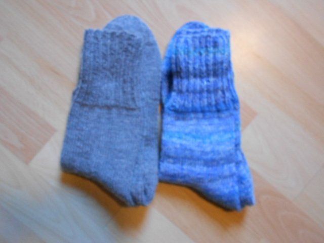 Calze: Woll - Socken 2 Paar Handgestric40/41 – Nuovo (secondo la descrizione) da Flühli LU venduto da primula-47 2
