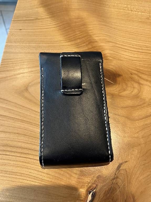 Apple Covers & Schutzfolien: Pochette en cuir pour iPhone – Gebraucht aus Marsens von suz_gn8v 2