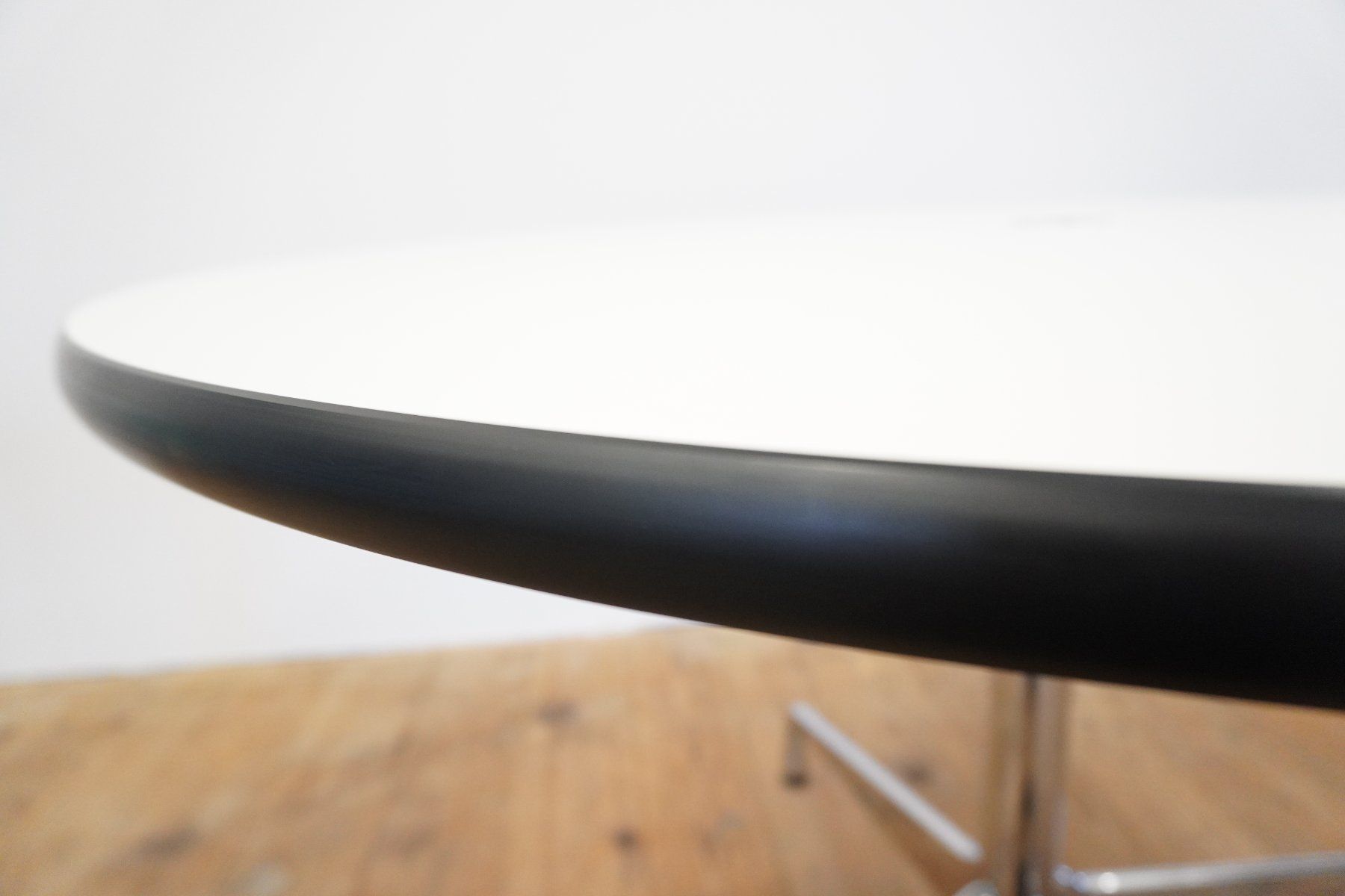 Vitra Tables: Vitra Segmented Table 110cm weiss – D'occasion à Bad Zurzach par QLASSIQ 2
