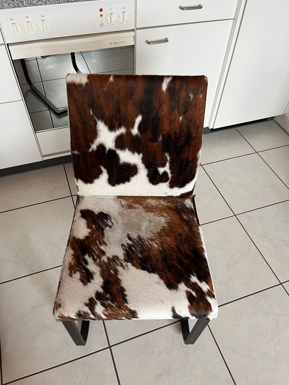 Sedie: Designer Freischwinger Stühle mit Kuhfell – Usato da Lungern venduto da Scastis 1