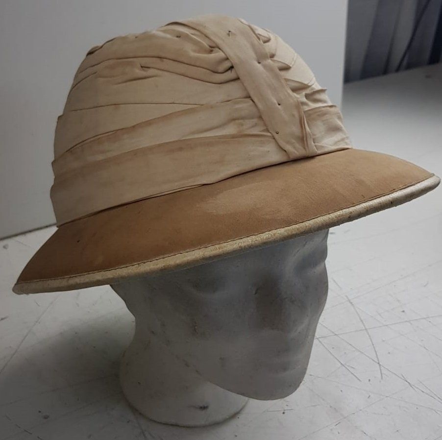 Copricapi, berretti & cappellini: Antiker Tropenhelm Yee Hing Hongkong – Usato da Flums venduto da Flumsantik 3