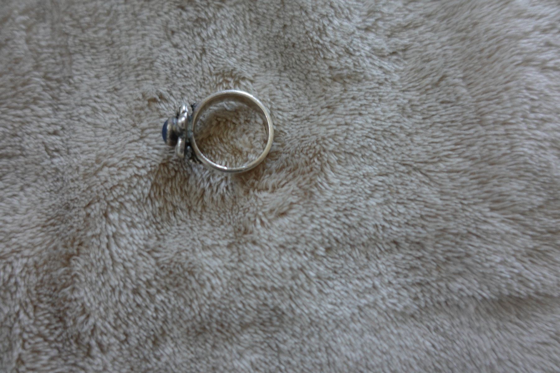 Ringe: 1 Ring mit einem Stein drin 925 er Silber – Gebraucht aus rorschach von Babsi64 2