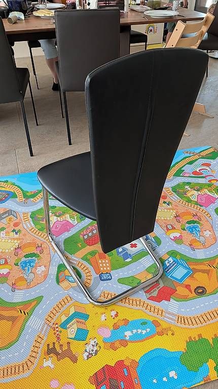 Stühle: 7 Freischwinger Stühle – Gebraucht aus Lufingen von Mkeller 1