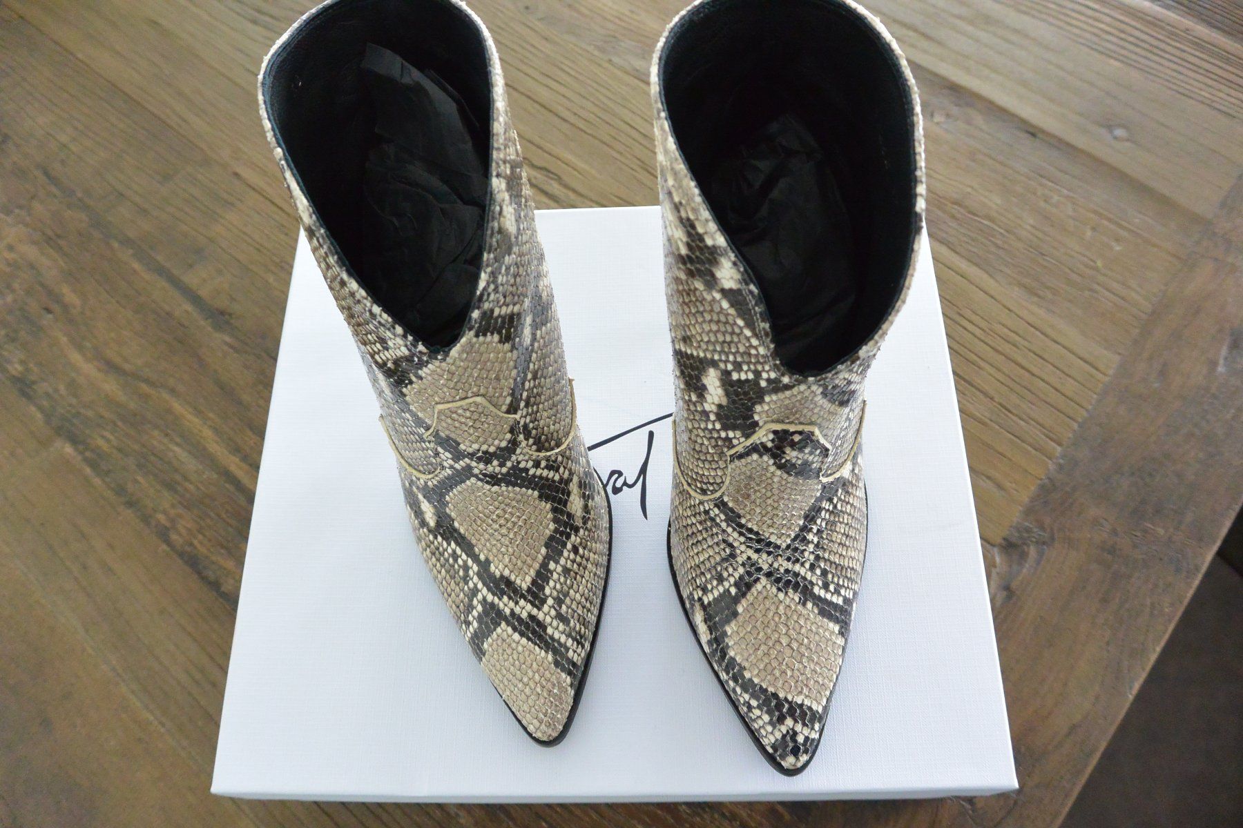 Damenschuhe: Stilvolle Absatzstiefeletten Damen  Schlangenmuster – Neu und originalverpackt aus Laupen ZH von Tremila 6