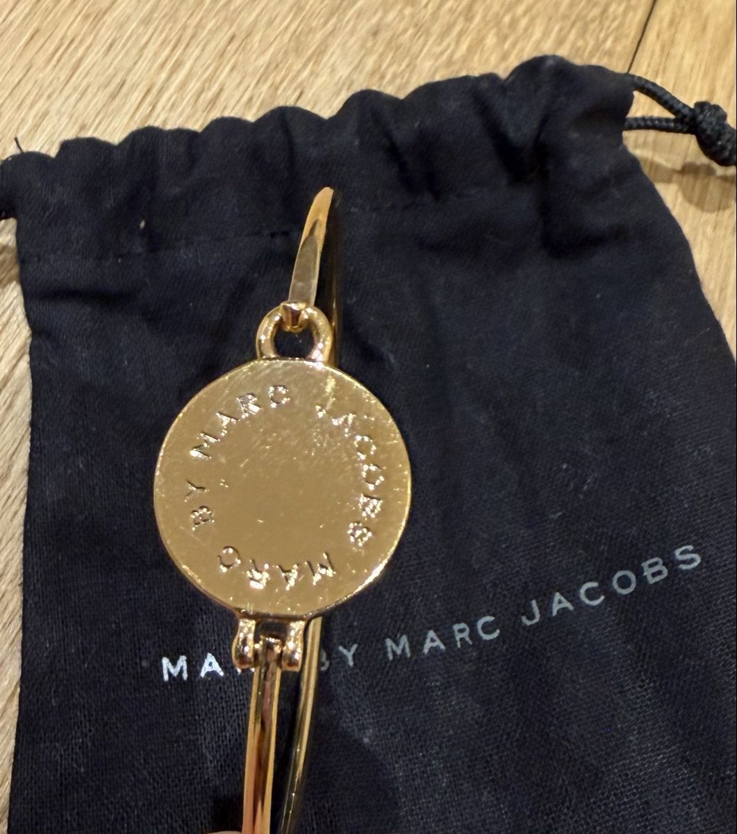 Marc Jacobs Bracciali & Braccialetti: Marc Jacobs Bangle Bracelet - Stylish Accessory – Usato da Schwyz venduto da ann_5w8m 3