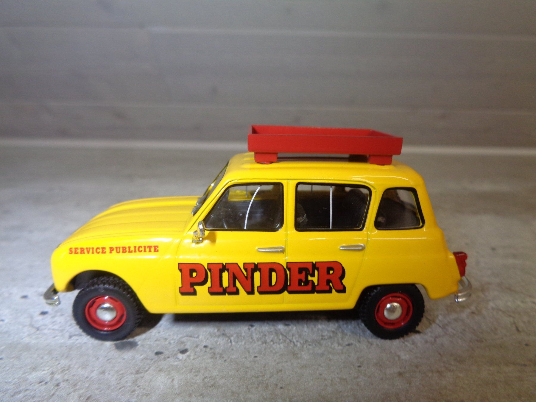 Renault Modellini d'auto: Altaya 1:43 Cirque Pinder Renault 4 L – Nuovo (secondo la descrizione) da Reconvilier venduto da rallycar 5