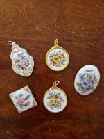 Vintage Tirschenreuth Porzellan Blumen Anhänger und Broschen
