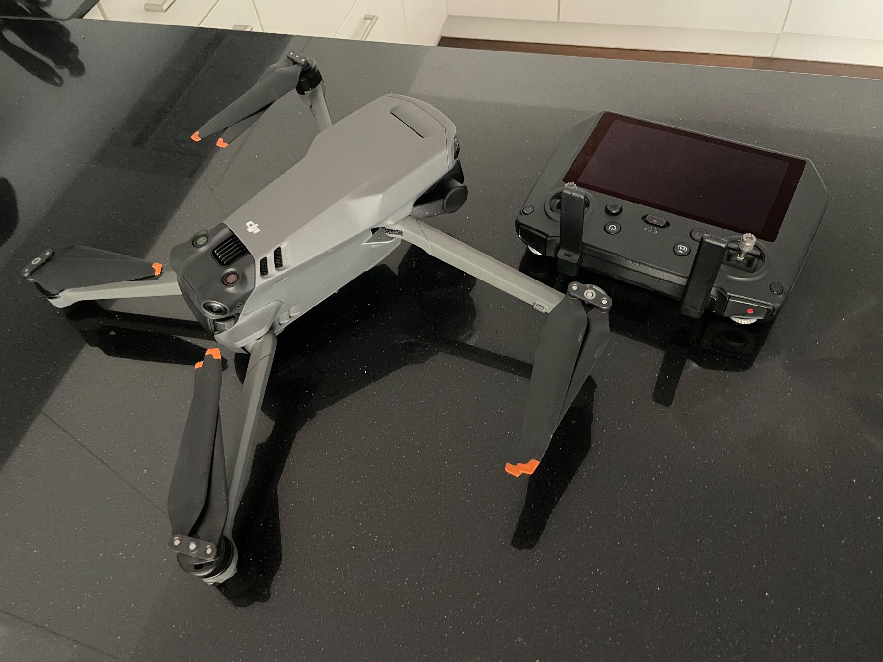 DJI Modellismo RC: DJI Mavic 3 Fly More Combo mit RC Pro – Usato da Beringen venduto da akr_hc6w 1