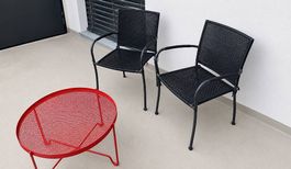 2 fauteuils et d'une table basse