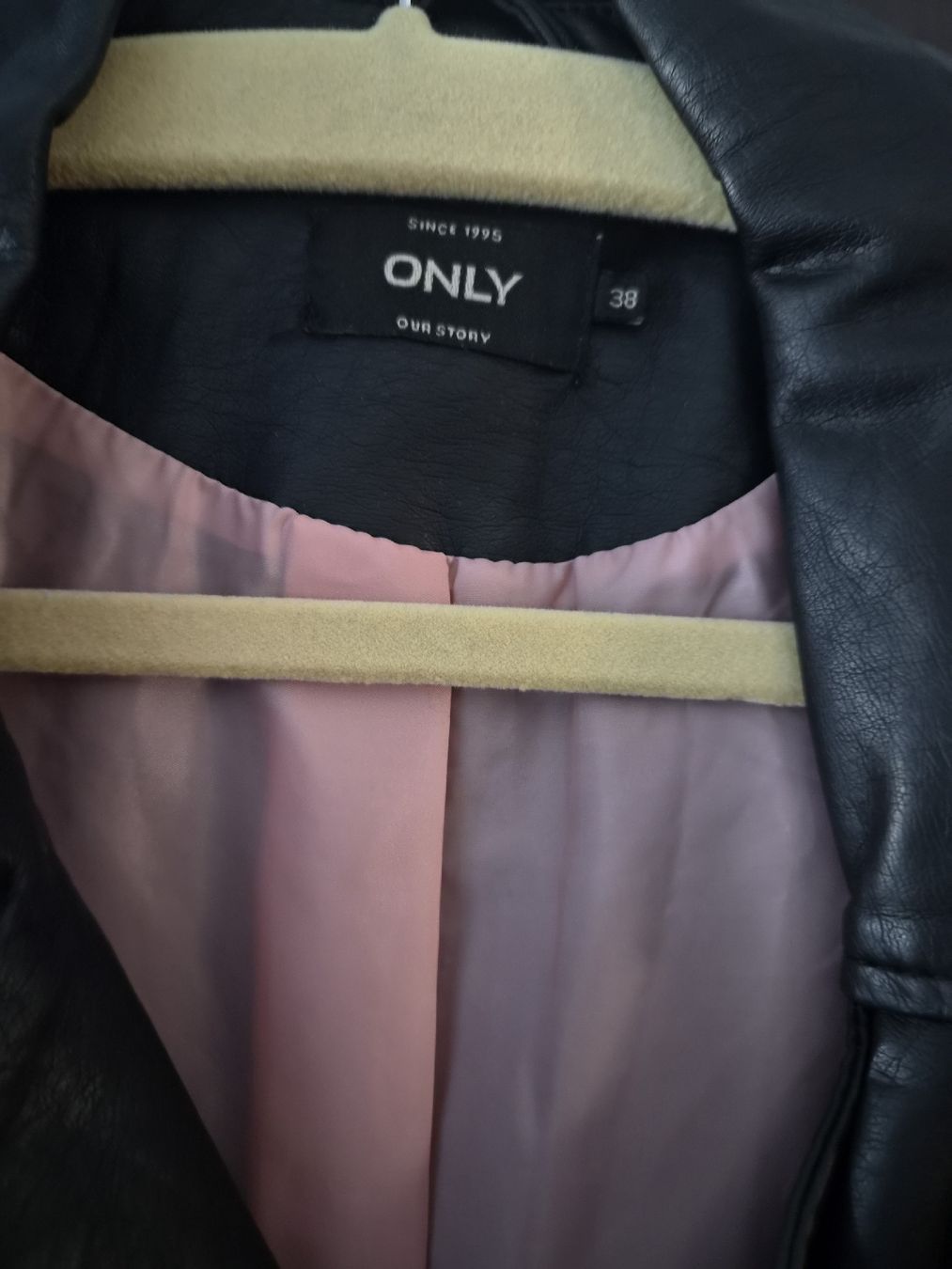 Only Giacche: Schwarze Kunstlederjacke Only Grösse 38 – Usato da Altishofen venduto da tammy05 2
