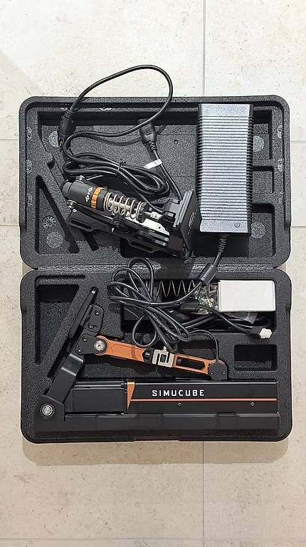 Controller: Simucube ActivePedal Ultimate + Throttle + Baseplate – Usato da Stabio venduto da cmarsili