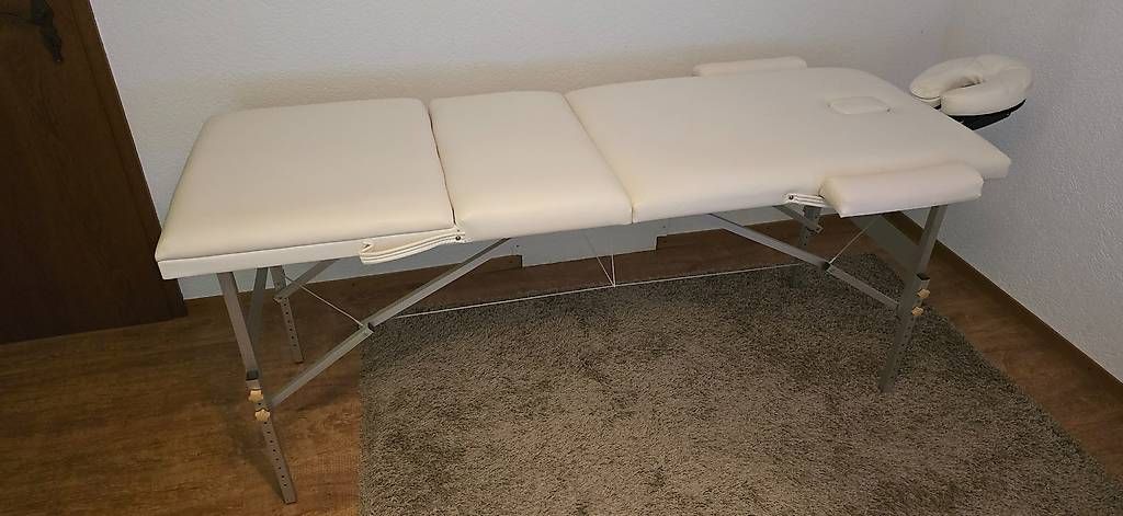 Lettini & sedie per cosmetici: Mobile Massageliege, klappbar – Usato da Buchrain venduto da Marcel0767