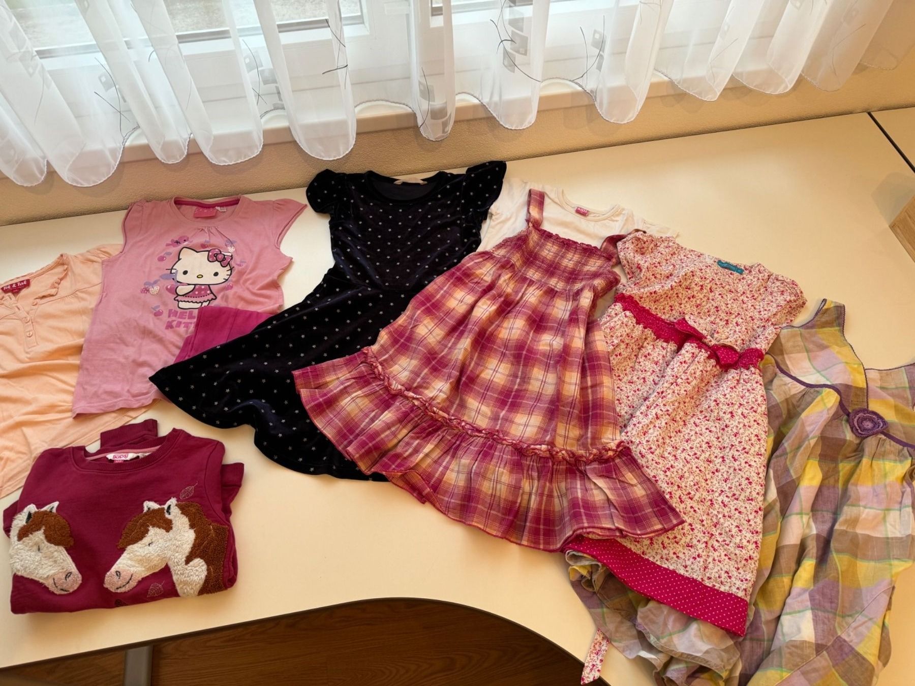 Lotti & Set di vestiti: Kinderkleiderpaket 110-122 – Usato da Lengnau AG venduto da fullthrust