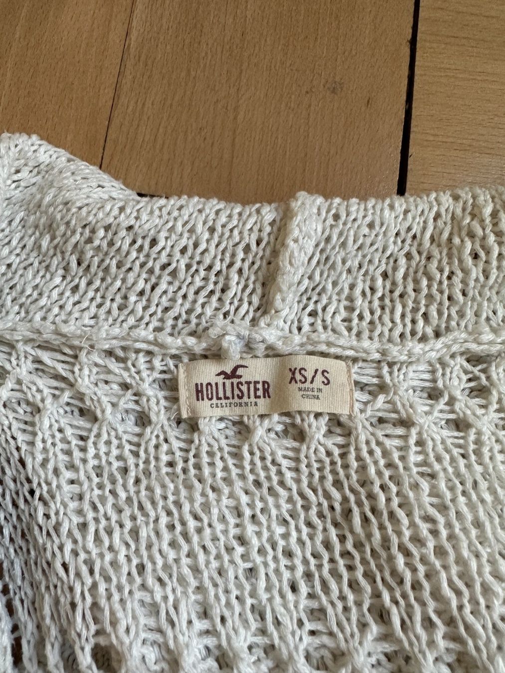 Hollister Jacken: HOLLISTER - Strickjacke weiss XS/S – Gebraucht aus Zürich von Diazaio 3