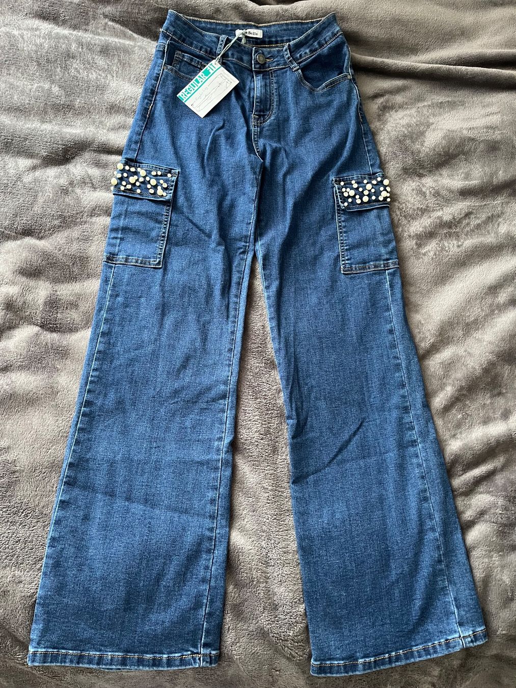 Jeans: New jeans with stones size S – Nuovo (secondo la descrizione) da Chêne-Bougeries venduto da Seetooyoo