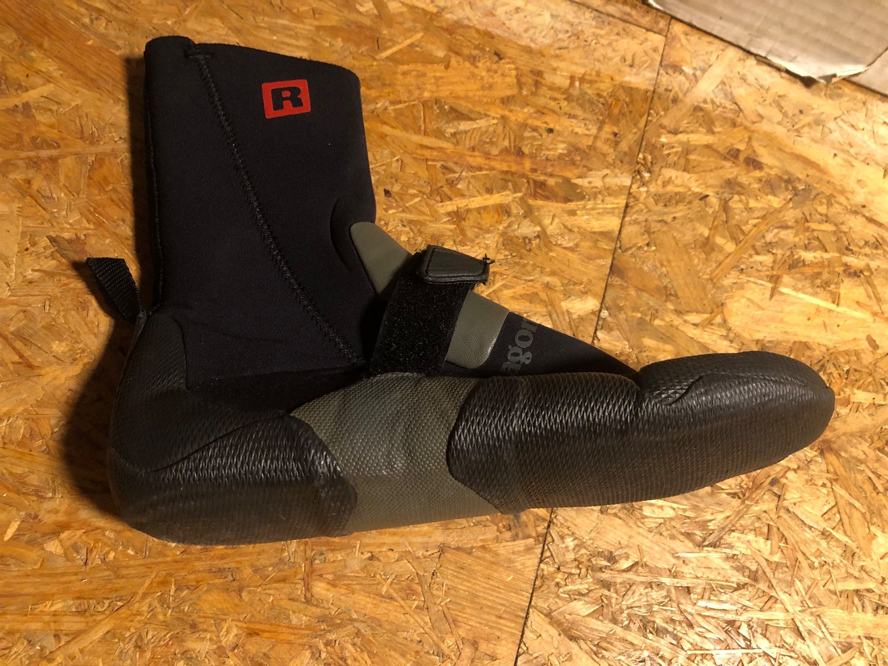Patagonia Chaussures hommes: Surf Booties - Split Toe - Patagonia - 5mm - Gr.9 – D'occasion à Bern par CiroCiroCiro 3