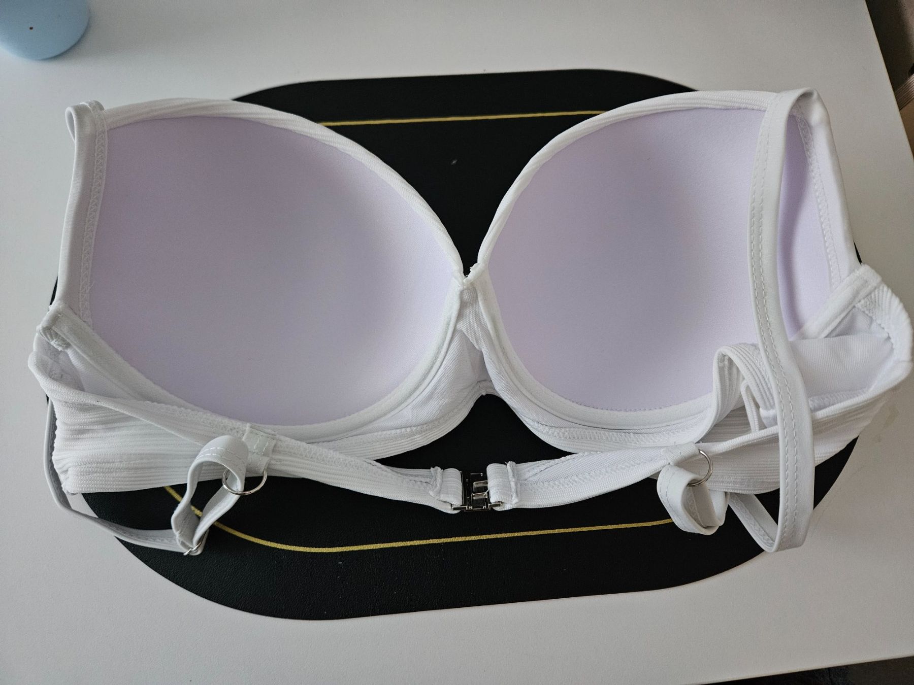 Badekleider & Bikinis: Neues Bikinioberteil, weiss, Grösse 44 – Neu (gemäss Beschreibung) aus Bern von Oloui 1