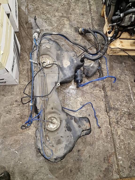 Accessori per altri veicoli: Bmw e46 Benzine Tanken  – Usato da Niedergösgen venduto da Zecinha 1